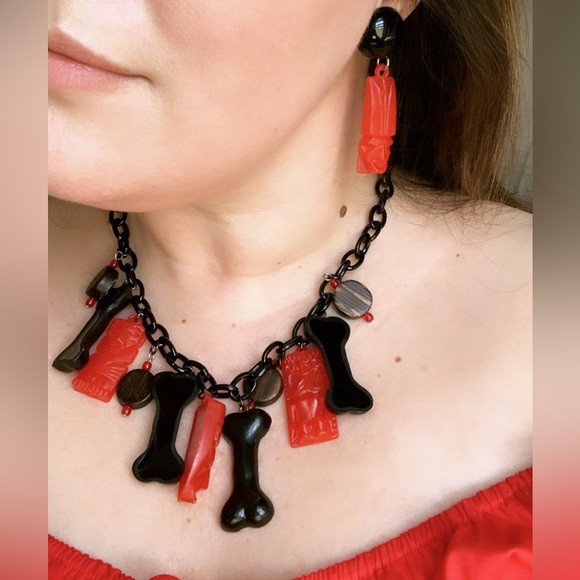 Tiki Earring & Necklace Set! 🌴 - Picture 1 of 2